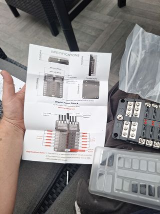 Caja de  fusibles universal
