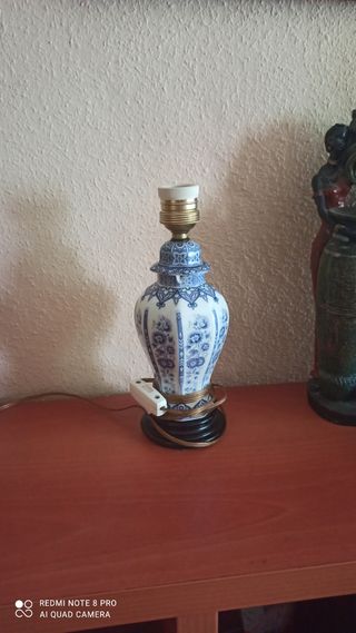Pie de lámpara antiguo de porcelana