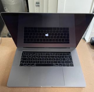 MacBook Pro 15,4 i7 16GB 1TB SSD 2018