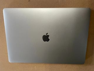 MacBook Pro 15,4 i7 16GB 1TB SSD 2018