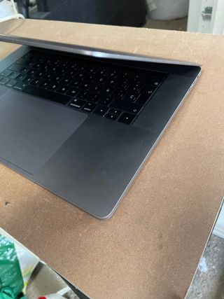 MacBook Pro 15,4 i7 16GB 1TB SSD 2018