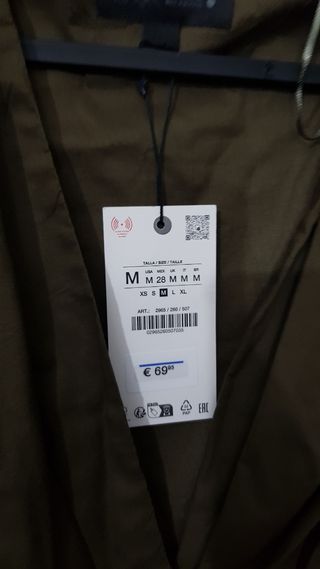 Vestido midi Zara negro plisado asimétrico 