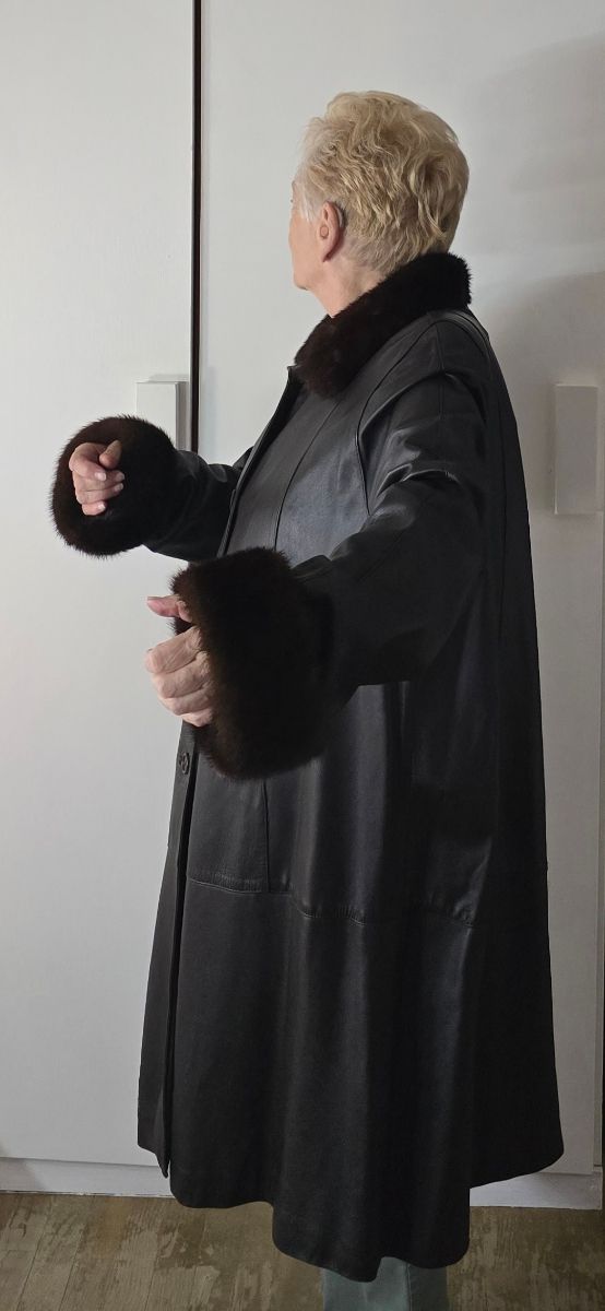 Cazadora Piel Larga Marrón con Puños Peludos