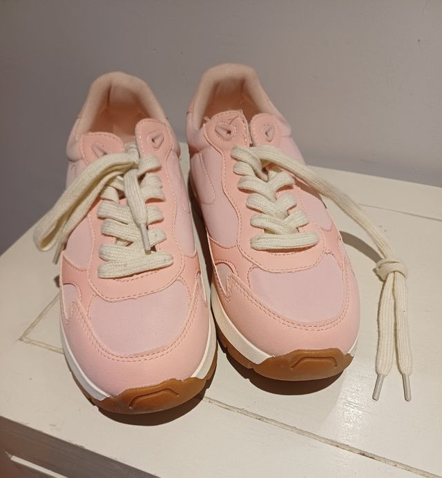 Zapatillas  sin estrenar de la marca letties.