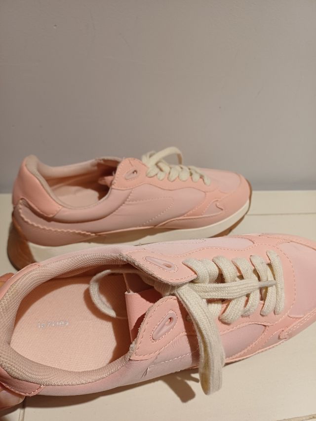 Zapatillas  sin estrenar de la marca letties.