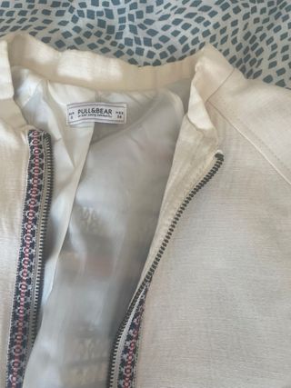 Chaqueta Pull&Bear Talla S Niña/Mujer. 
