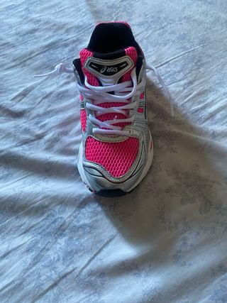 Zapatilla ASICS mujer rosa y plateada