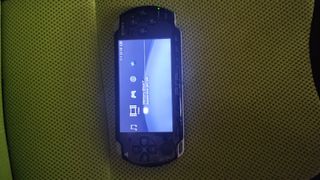 PSP Slim & Lite 2004 + Cargador + Memory Stick 1GB