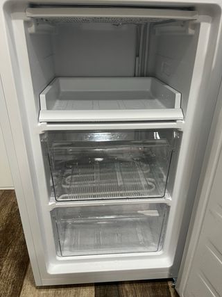 Congelador vertical Svan