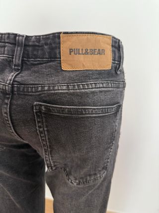 Pantalón vaquero slim negro