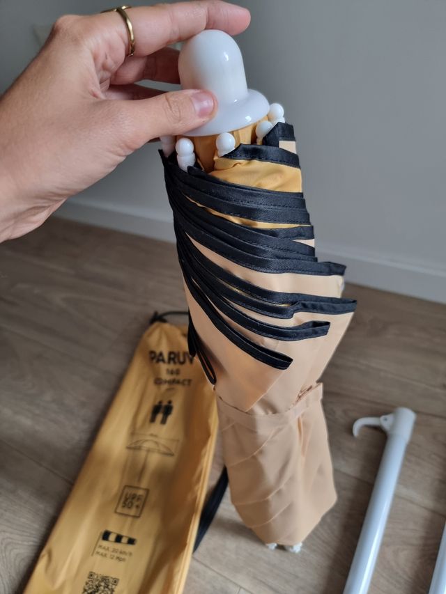 Sombrilla de playa plegable compacta