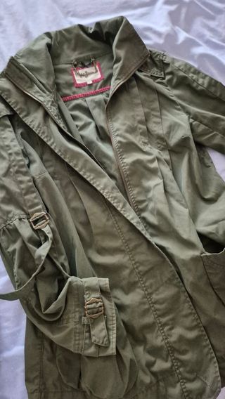 Trench Pepe Jeans verde oliva. 
Talla L como una M