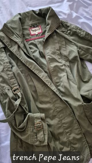 Trench Pepe Jeans verde oliva. 
Talla L como una M