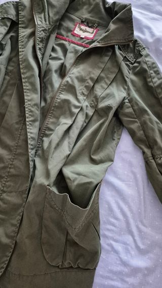 Trench Pepe Jeans verde oliva. 
Talla L como una M