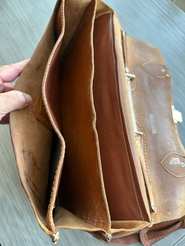 Maletín de cuero marrón