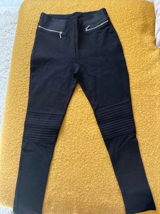 Pantalón Zara Talla M con Cremalleras