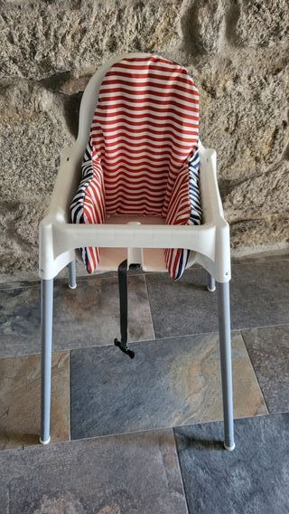 Trona Ikea con cojín rayas