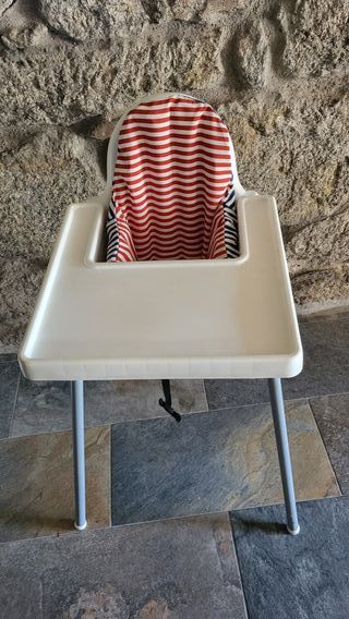 Trona Ikea con cojín rayas