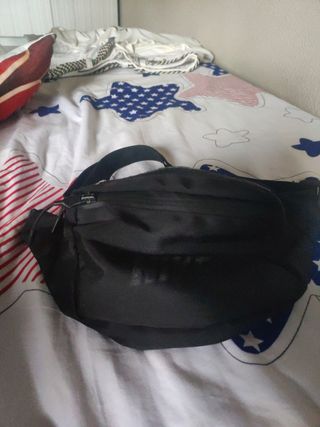 Riñonera Nike Negra