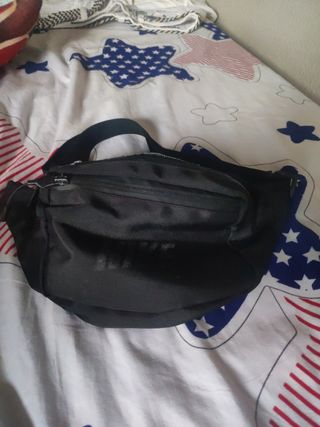 Riñonera Nike Negra