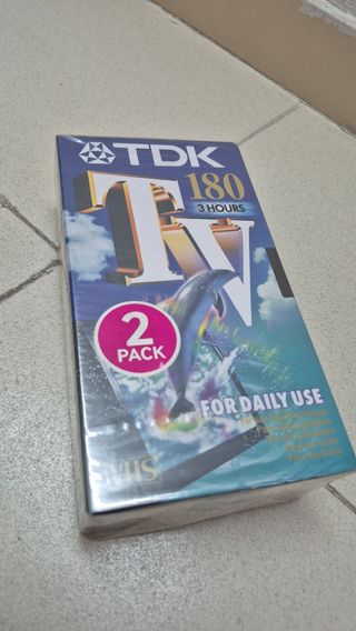 Cintas de video VHS vírgenes TDK y Sony