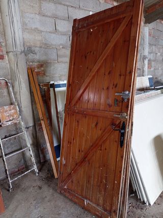 Puerta de madera.