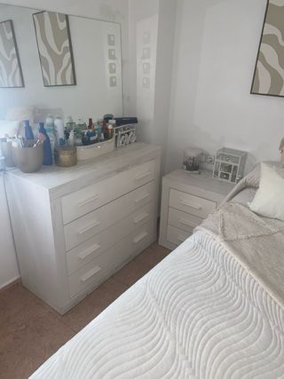 Cómoda y 2 Mesitas de Noche Blanca y espejo 