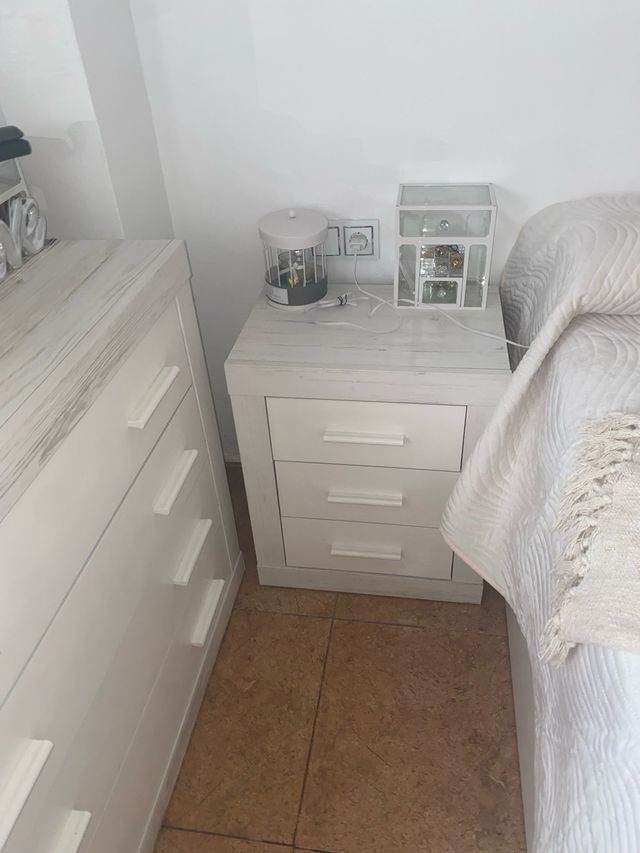 Cómoda y 2 Mesitas de Noche Blanca y espejo