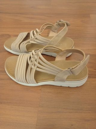 Sandalias Beige Tiras Cómodas