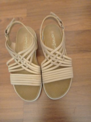 Sandalias Beige Tiras Cómodas