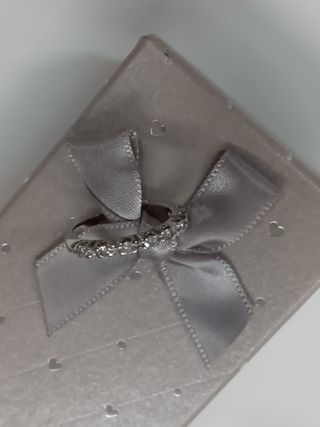 ANILLO ARO BLANCO 18 KILATES CON BRILLANTES