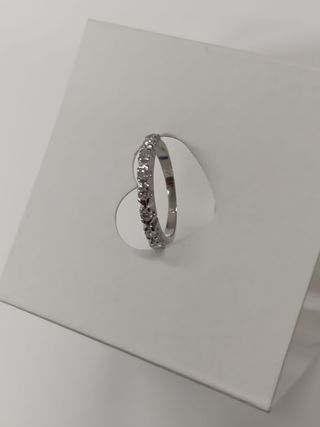 ANILLO ARO BLANCO 18 KILATES CON BRILLANTES
