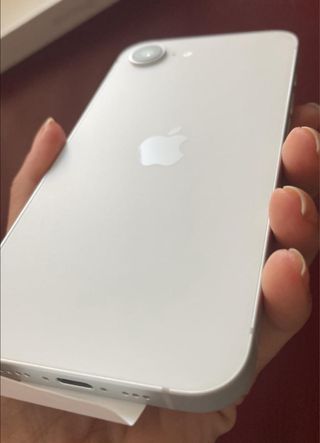 iPhone 16 E.   128 GB
