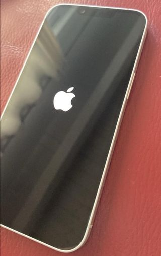 iPhone 16 E.   128 GB