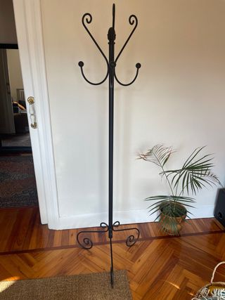 Perchero de pie hierro forjado negro