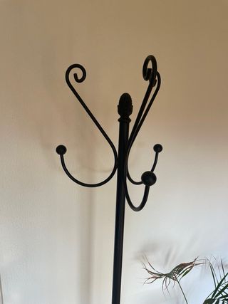 Perchero de pie hierro forjado negro