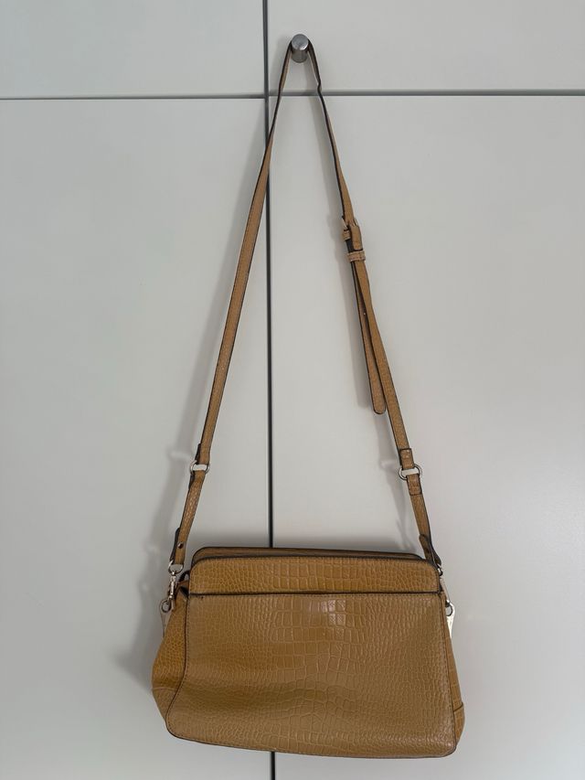 Bolso Parfois mostaza efecto piel cocodrilo