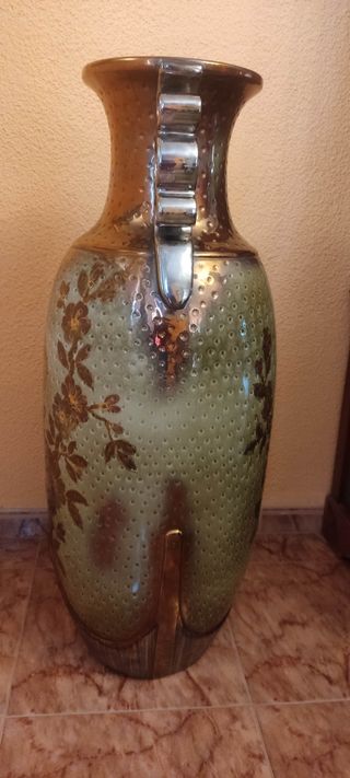 Tibor grande de cerámica con motivos de naturaleza