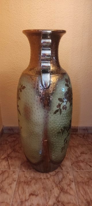 Tibor grande de cerámica con motivos de naturaleza