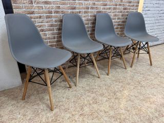 Confezione da 4 sedie nordiche grigie, nuove
