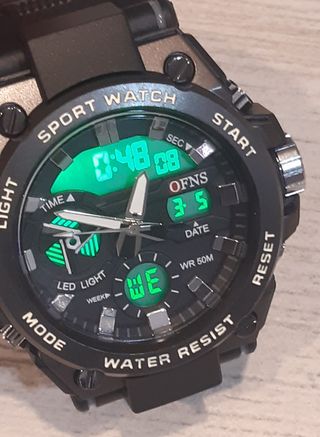 Reloj deportivo militar. 2 esferas distintas.