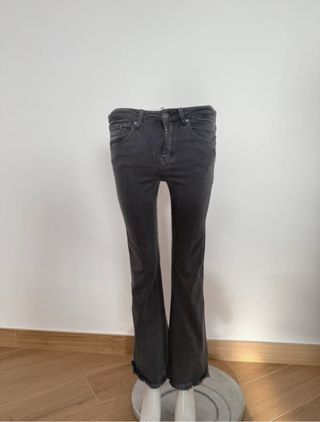 pantalón campana gris