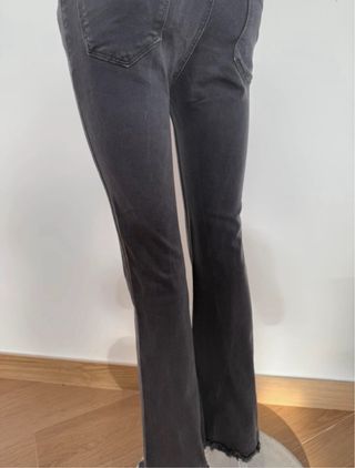 pantalón campana gris