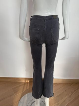 pantalón campana gris