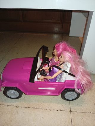 Coche y 2 Muñecas Barbie Rosa