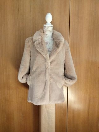 Abrigo pelo suave beige talla única