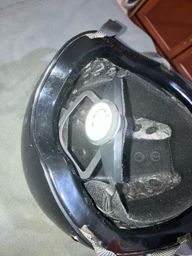 Casco de hípica negro y botas hípica