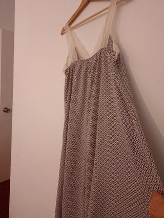 Mono largo estampado con encaje