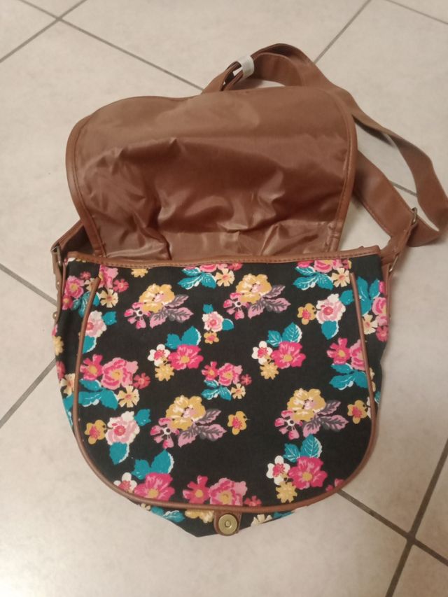 Borsa a tracolla floreale nera