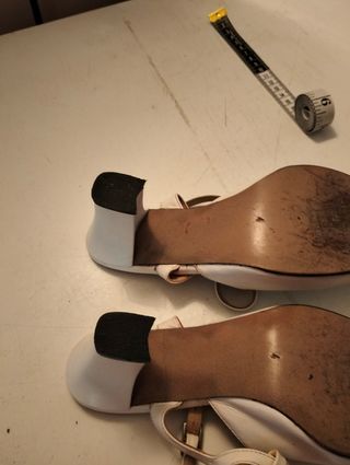 Sandálias de salto brancas